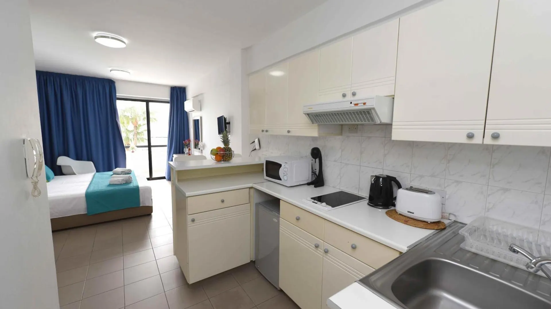 Finikoudes Sunrise Sea View Lux Apartment Larnaca Cyprus