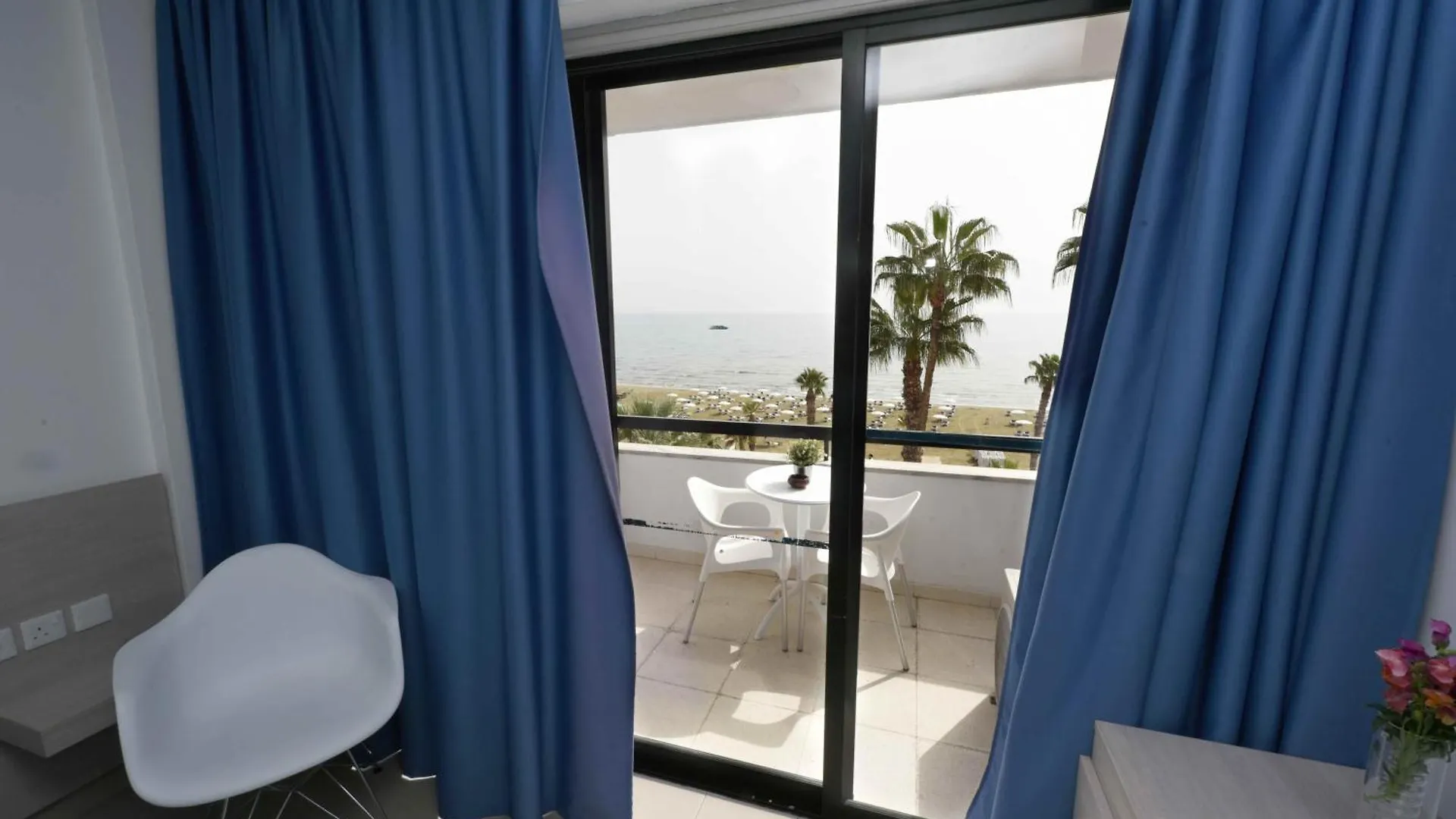 Finikoudes Sunrise Sea View Lux Apartment Larnaca