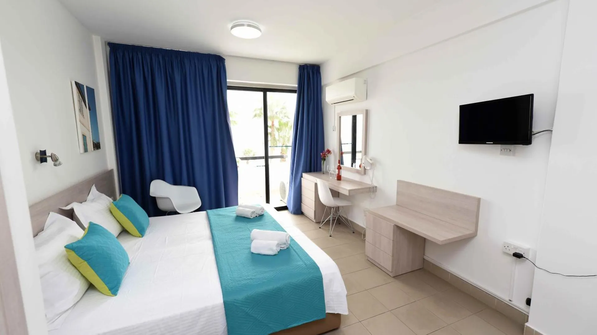 Finikoudes Sunrise Sea View Lux Apartment Larnaca 0*,  Cyprus