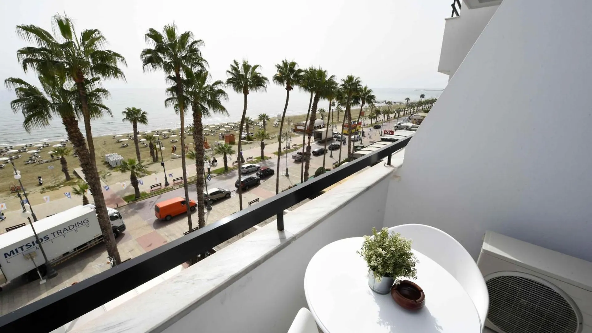 Finikoudes Sunrise Sea View Lux Apartment Larnaca 0*,